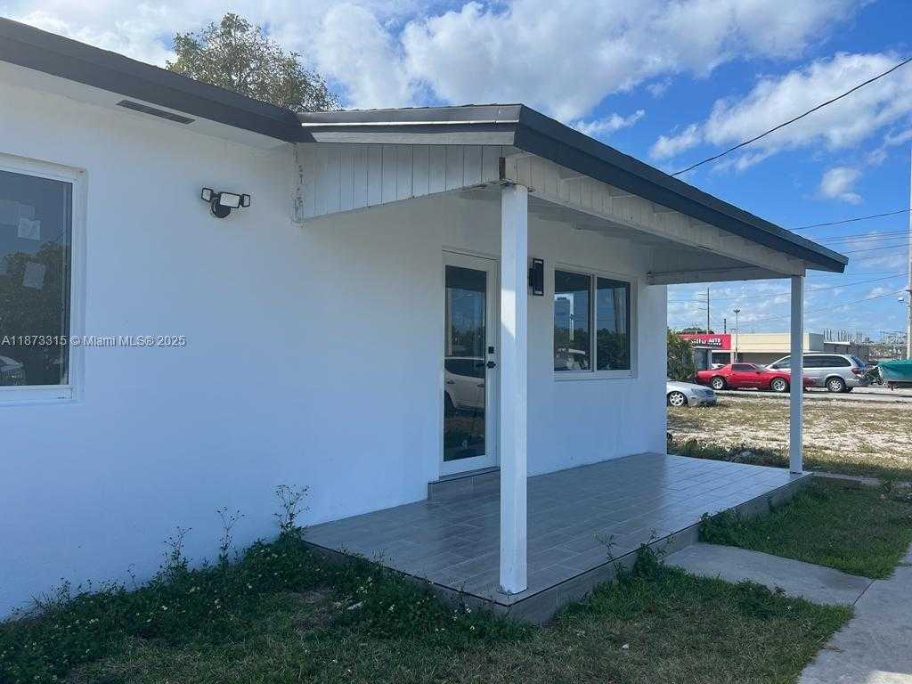 Small Image of 1013 NORTH WEST 1ST AVE, Hallandale Beach Number 3