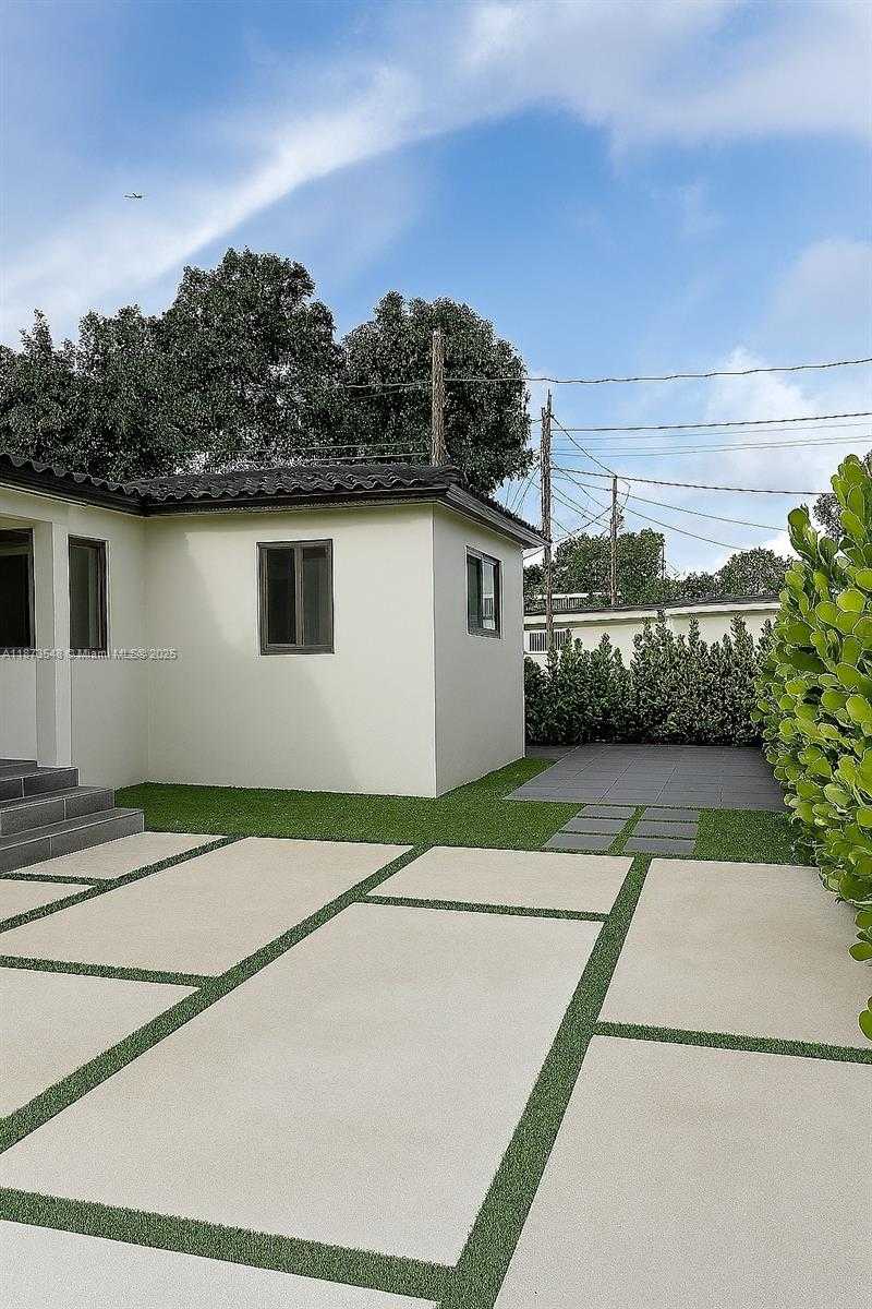 Small Image of 621 SOUTH WEST 33RD AVENUE, Miami Number 2