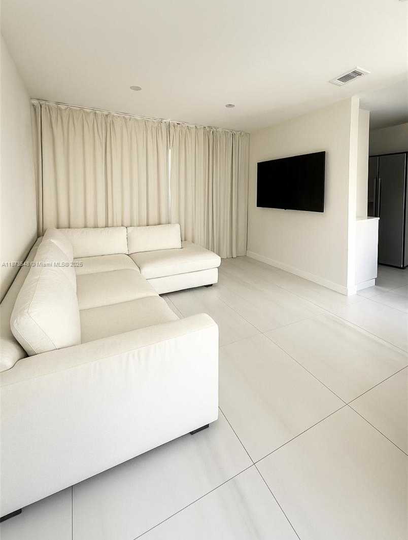 Small Image of 621 SOUTH WEST 33RD AVENUE, Miami Number 3