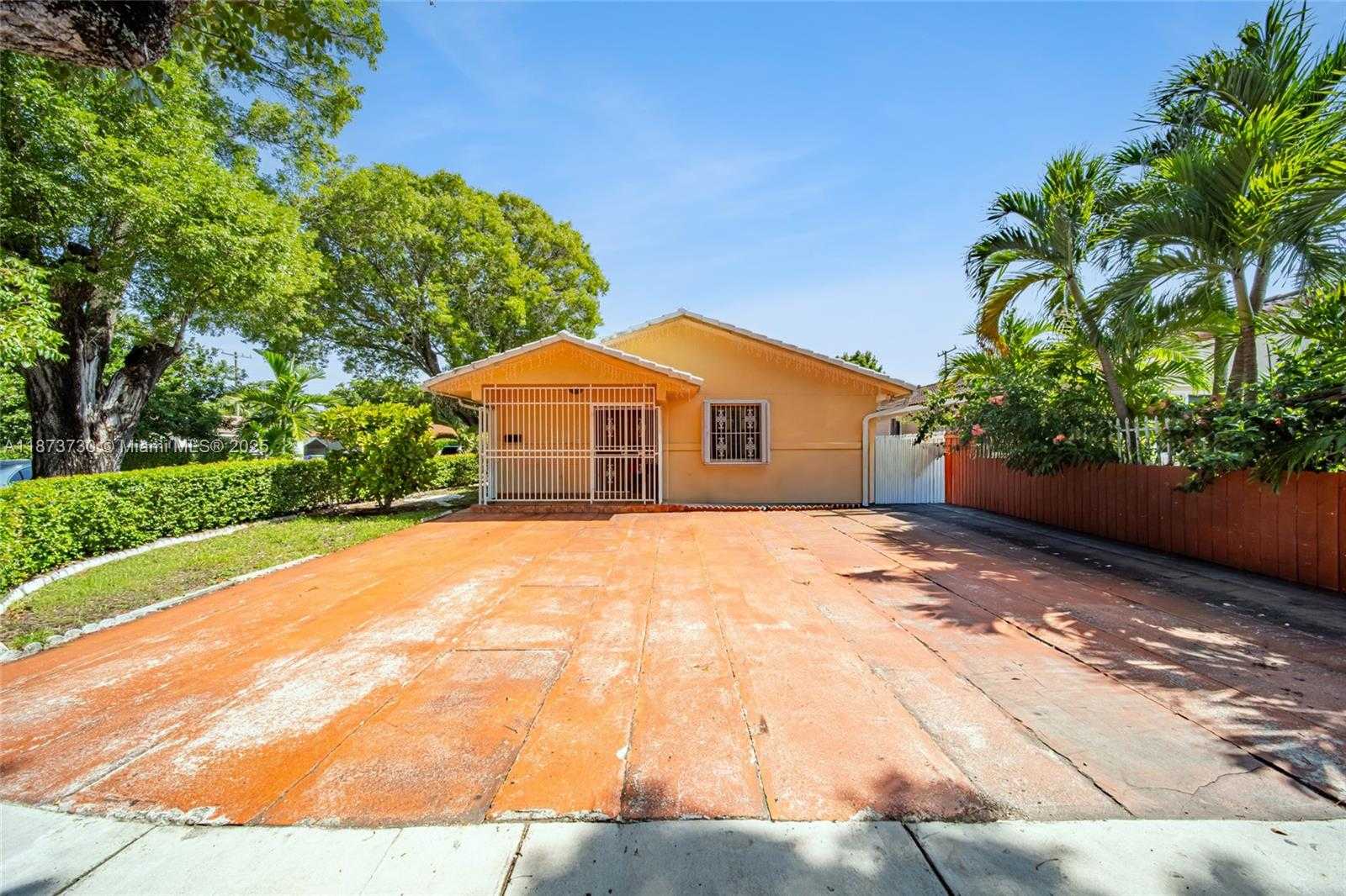Small Image of 2500 SOUTH WEST 11TH ST, Miami Number 12