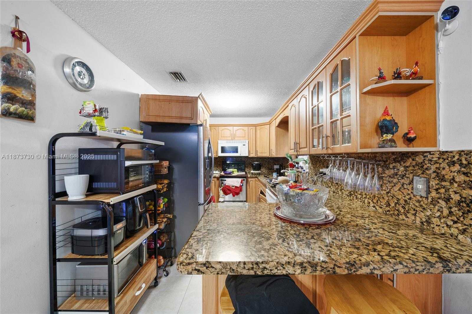 Small Image of 2500 SOUTH WEST 11TH ST, Miami Number 36