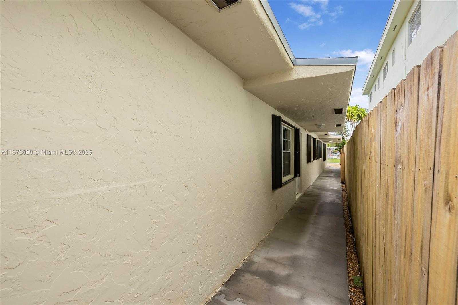 Small Image of 2033 DEWEY ST, Hollywood Number 10