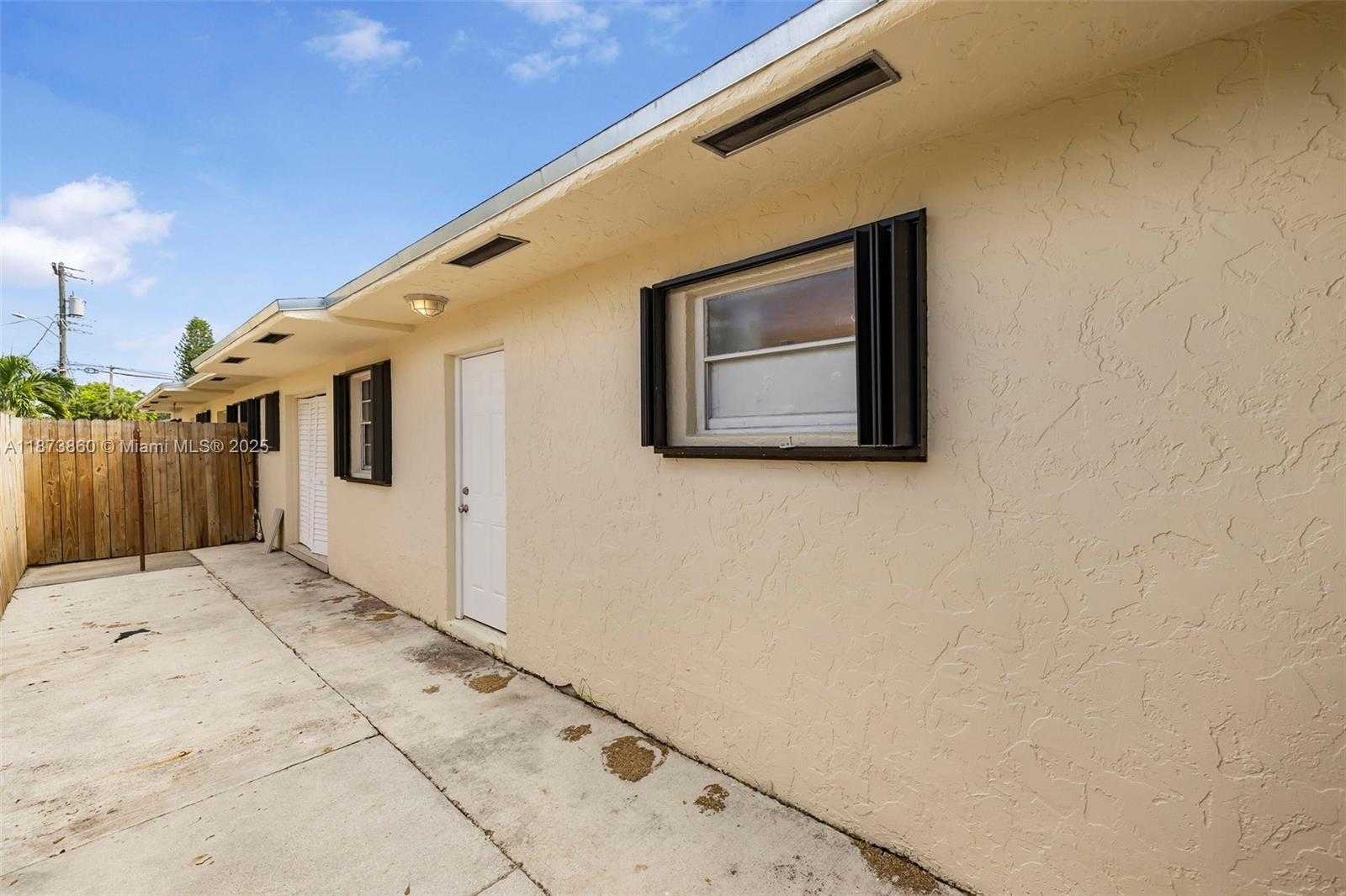Small Image of 2033 DEWEY ST, Hollywood Number 13