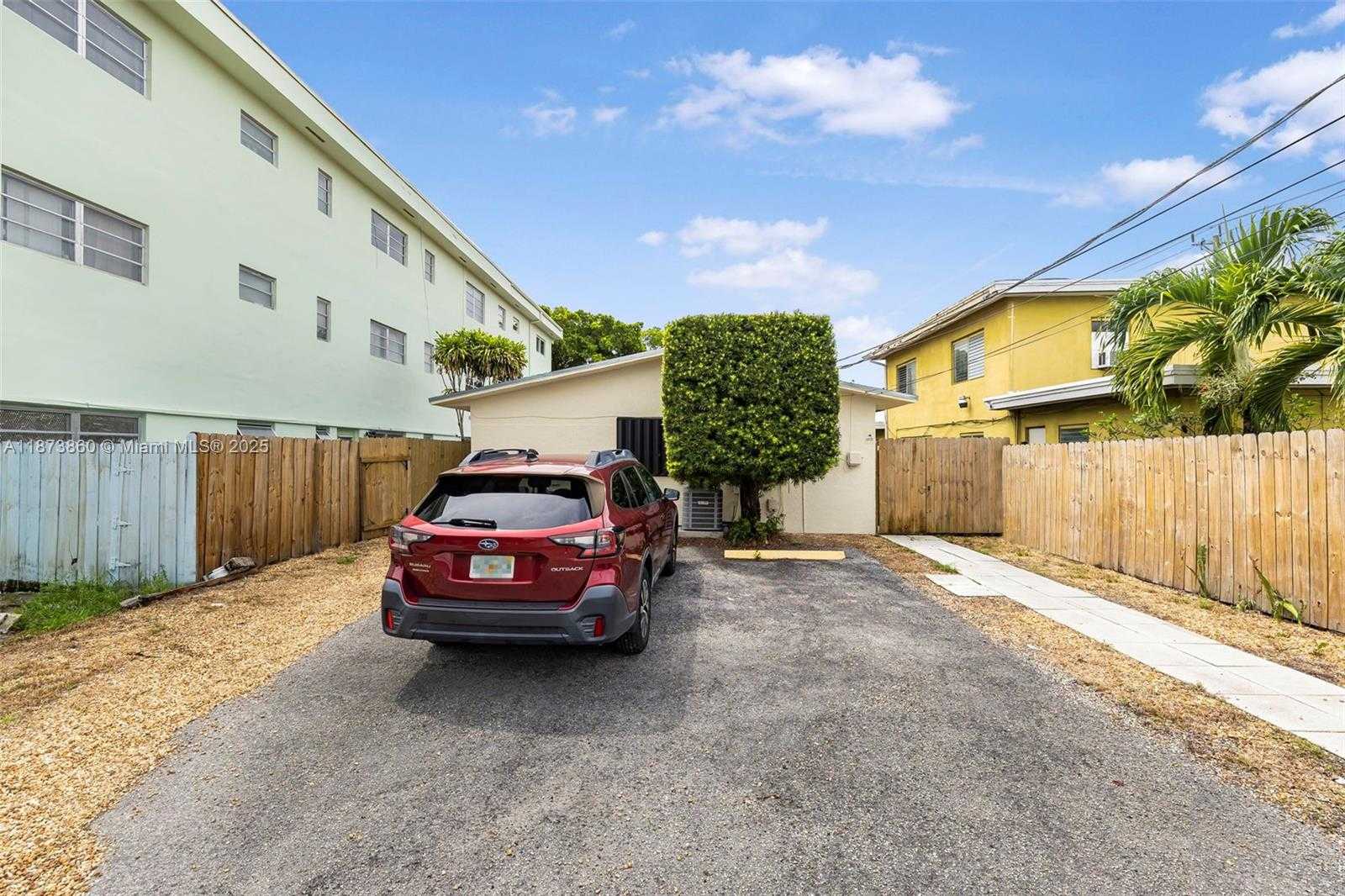 Small Image of 2033 DEWEY ST, Hollywood Number 16