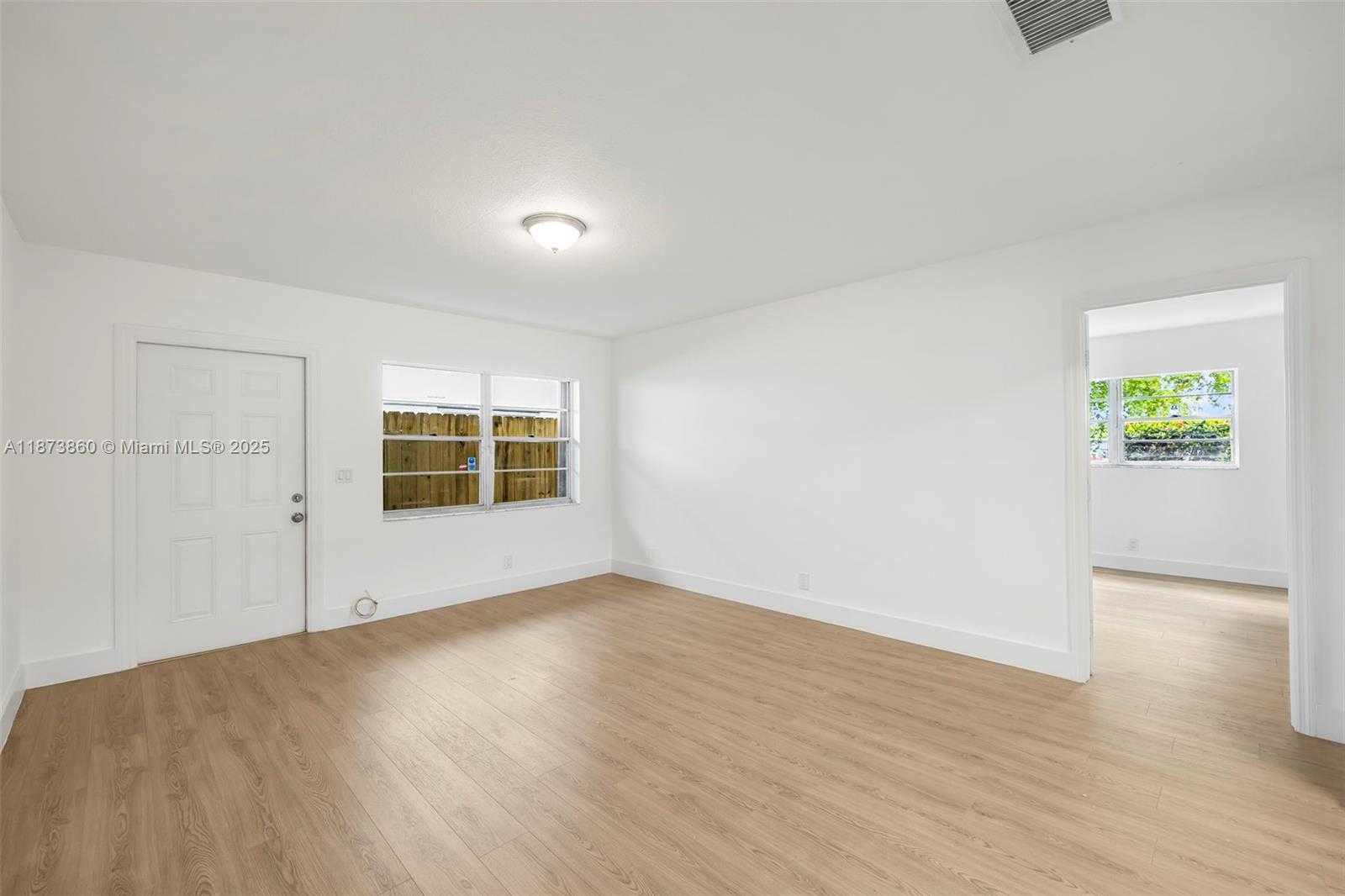 Small Image of 2033 DEWEY ST, Hollywood Number 24