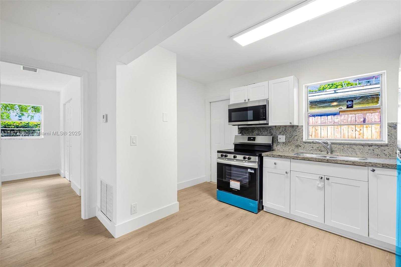 Small Image of 2033 DEWEY ST, Hollywood Number 25