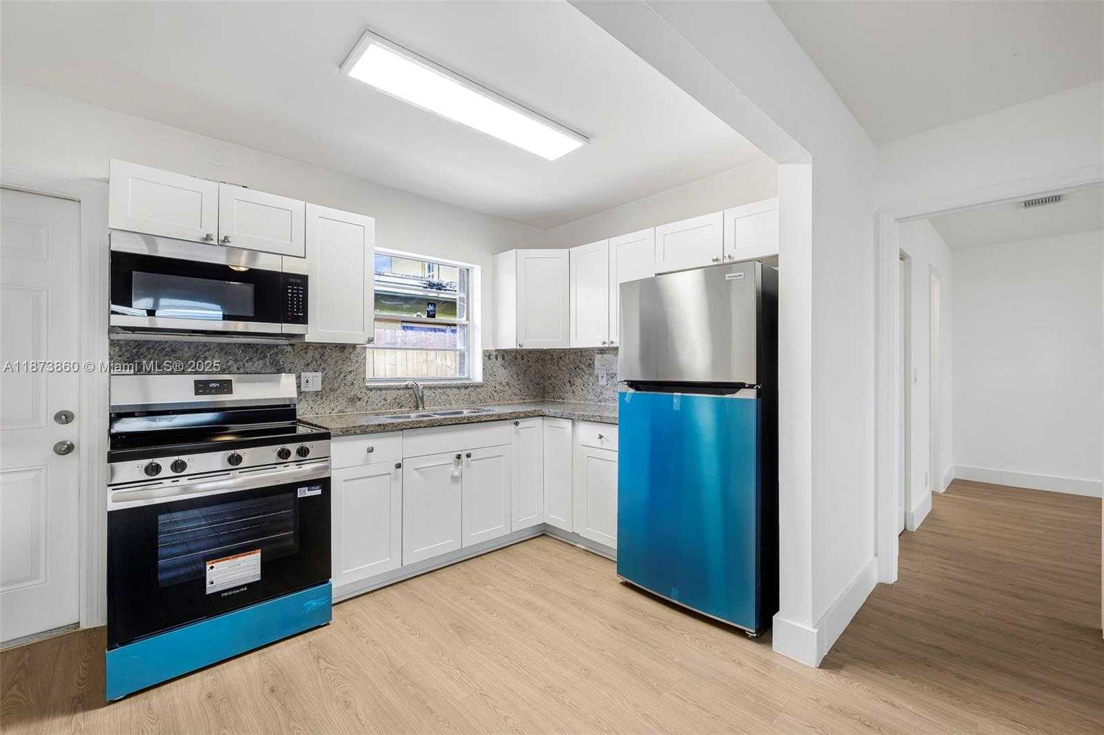 Small Image of 2033 DEWEY ST, Hollywood Number 27