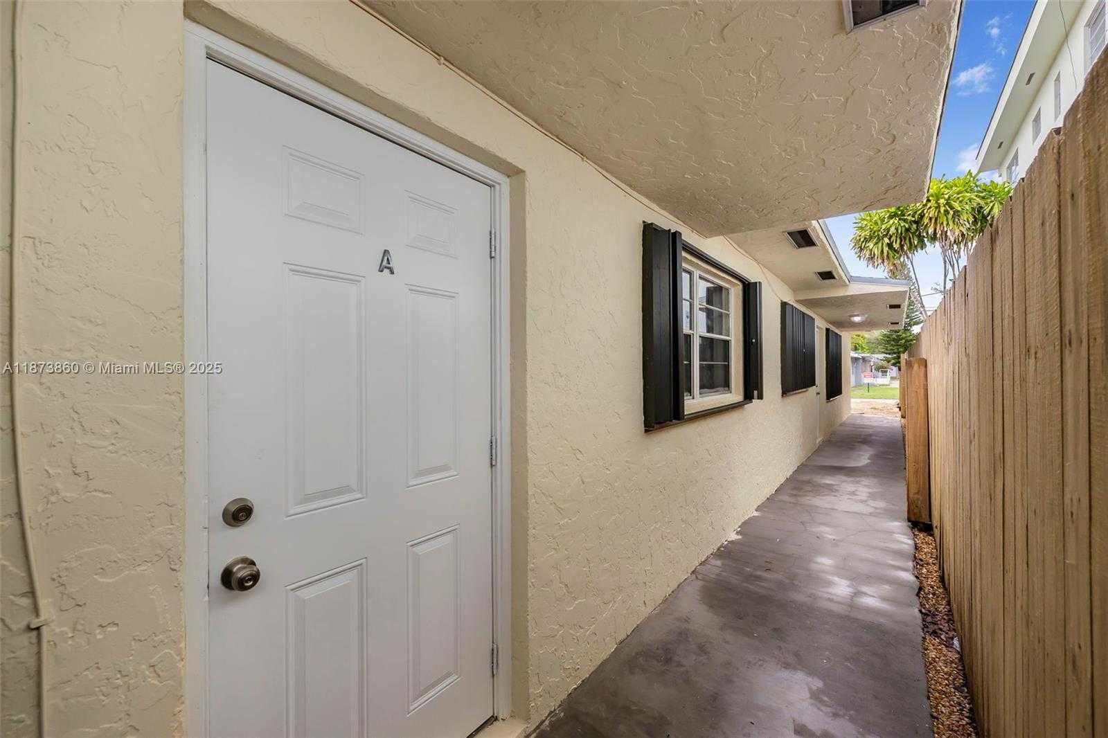 Small Image of 2033 DEWEY ST, Hollywood Number 3