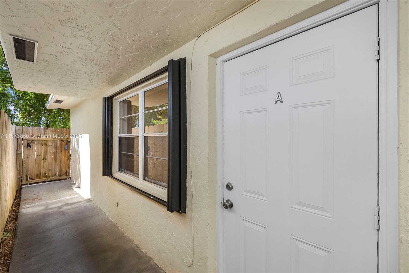 Small Image of 2033 DEWEY ST, Hollywood Number 4