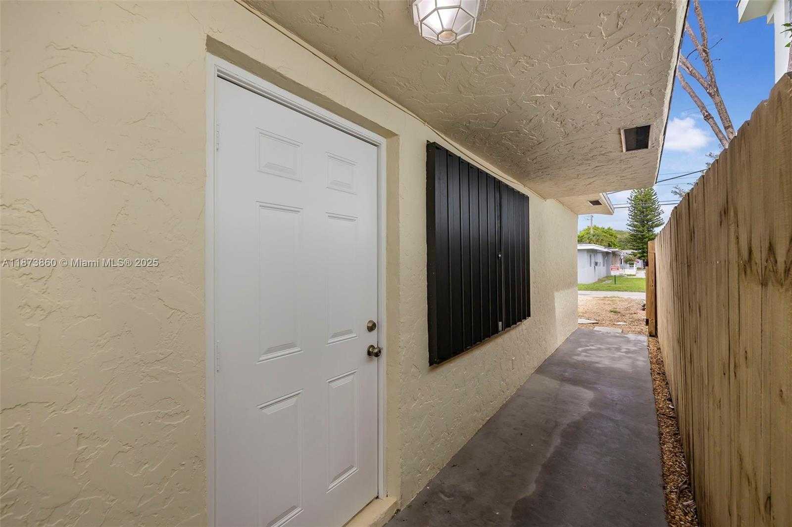Small Image of 2033 DEWEY ST, Hollywood Number 5