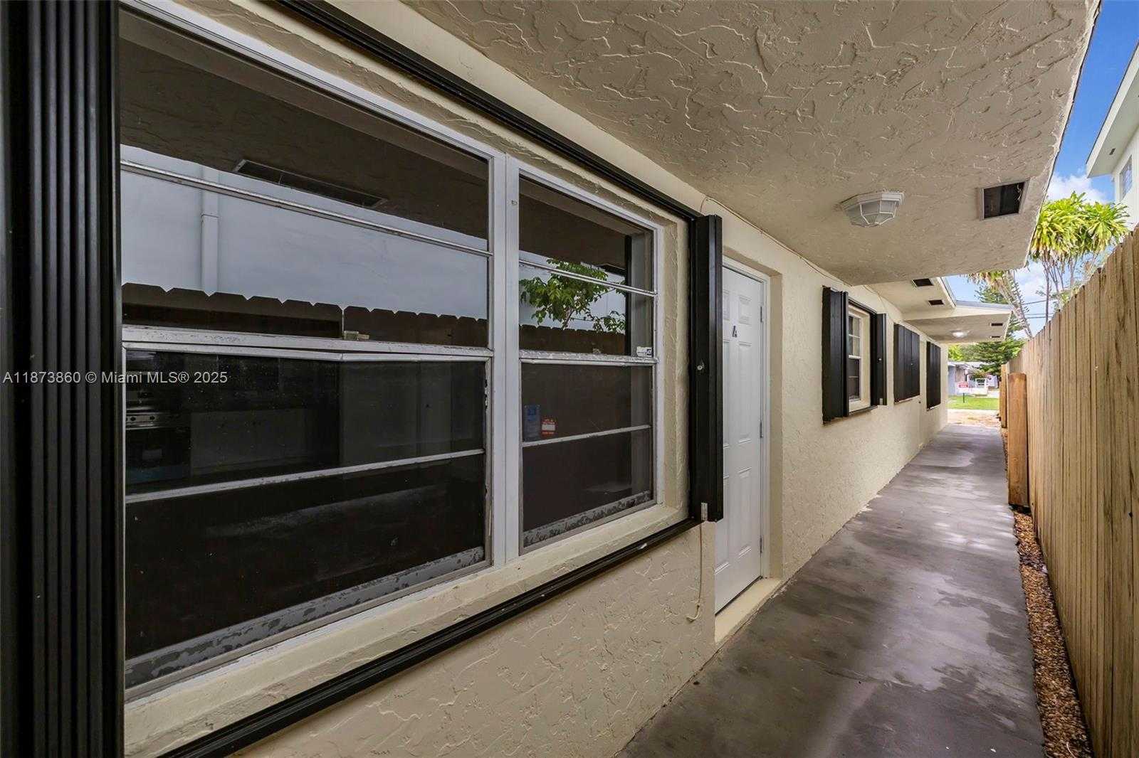 Small Image of 2033 DEWEY ST, Hollywood Number 6