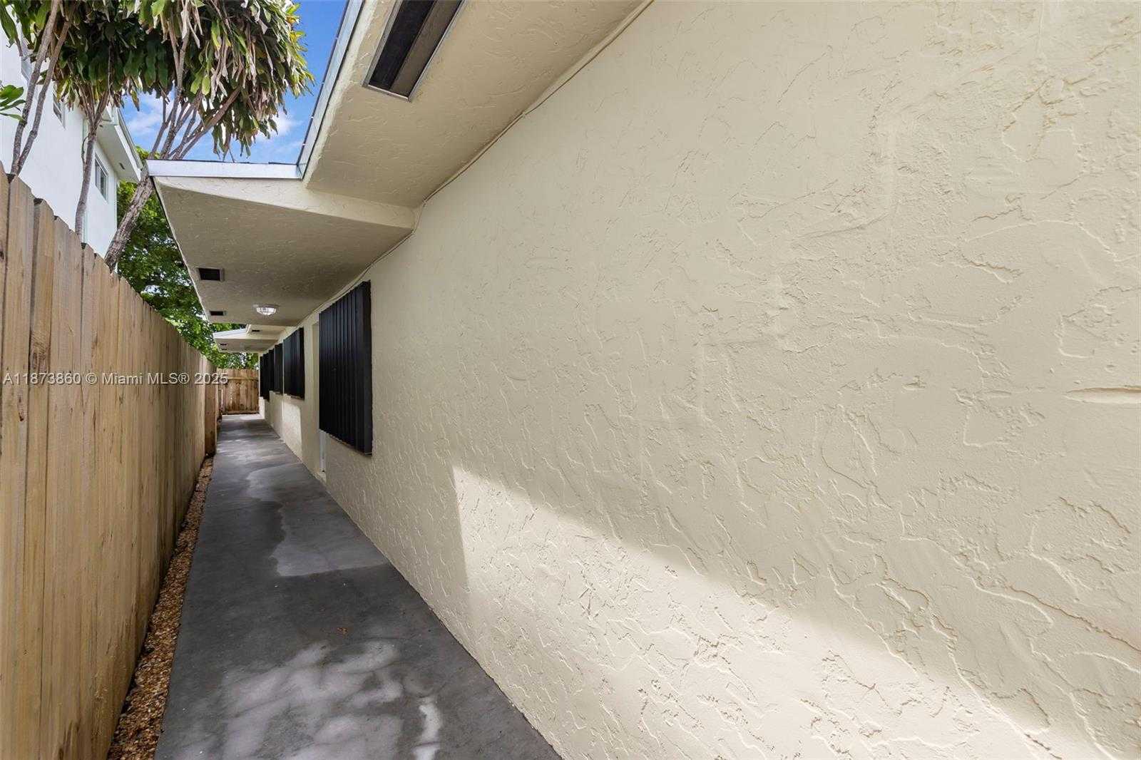 Small Image of 2033 DEWEY ST, Hollywood Number 7