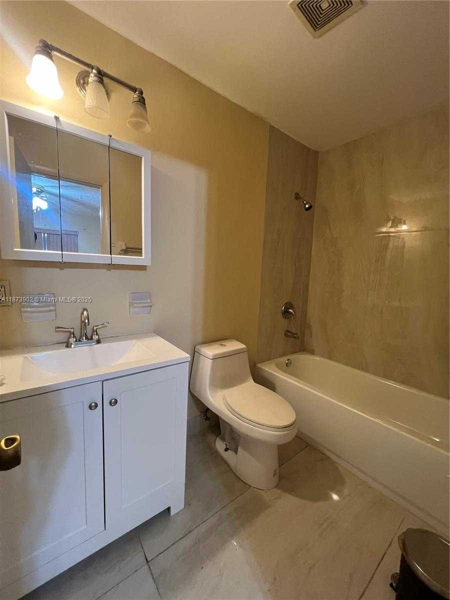 Small Image of 1581 NORTH EAST 117TH ST, Miami Number 10