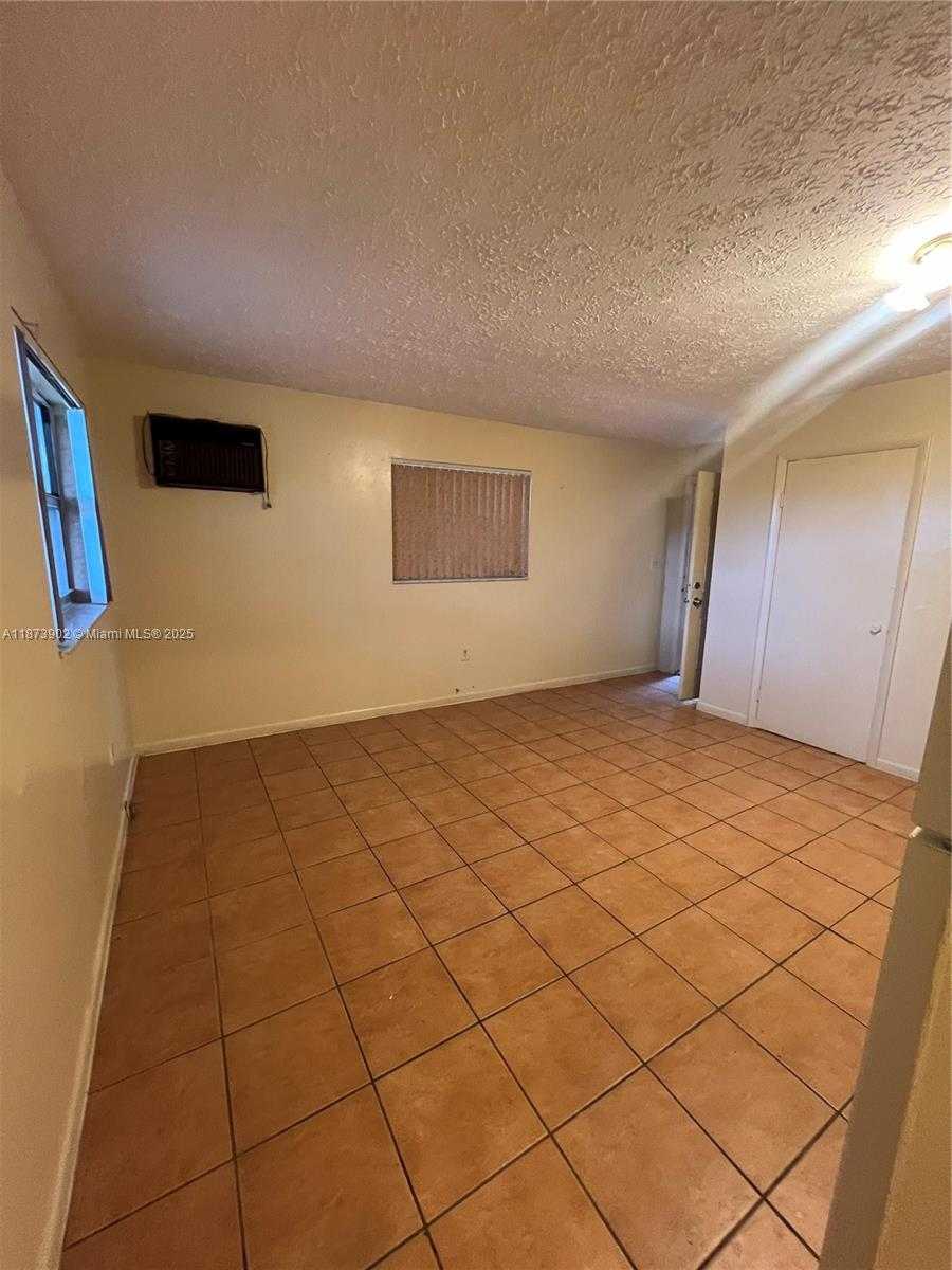 Small Image of 1581 NORTH EAST 117TH ST, Miami Number 12