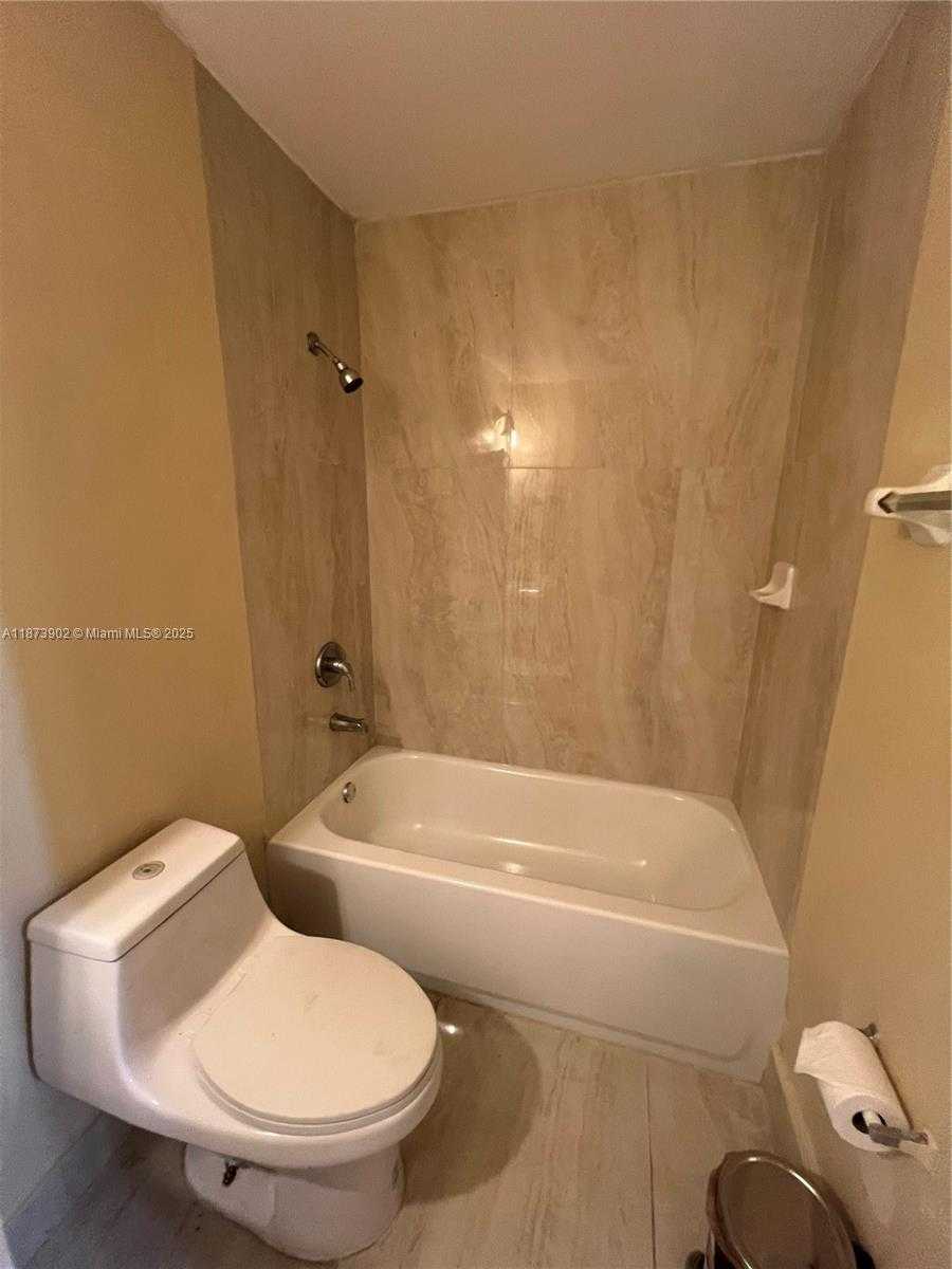 Small Image of 1581 NORTH EAST 117TH ST, Miami Number 13