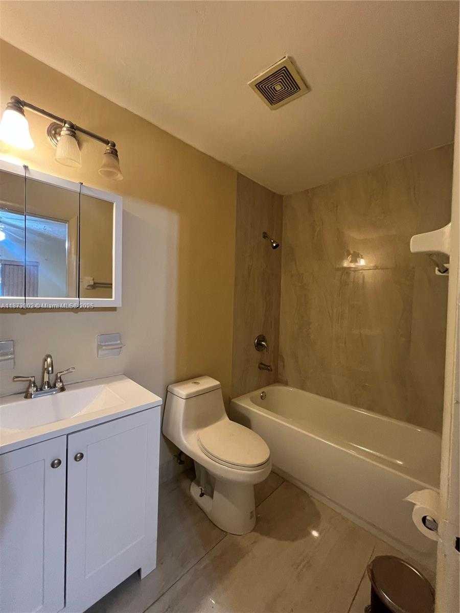 Small Image of 1581 NORTH EAST 117TH ST, Miami Number 15
