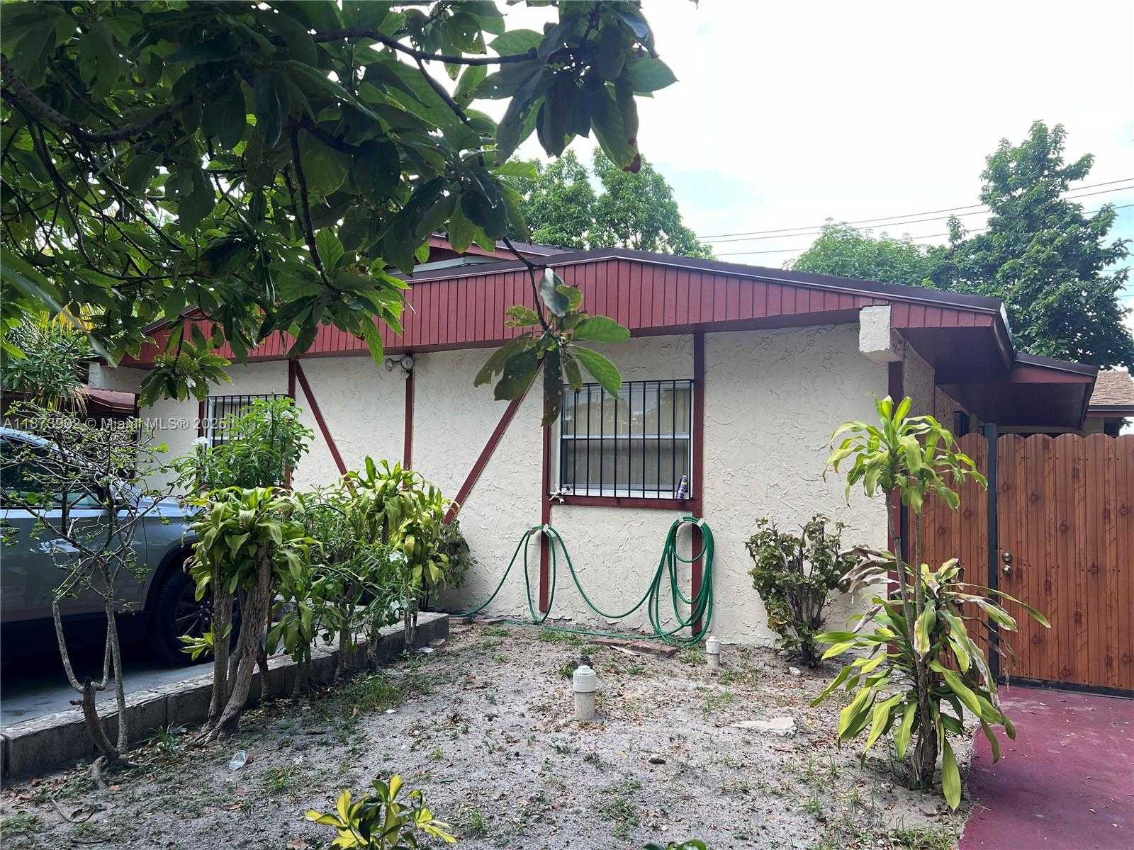 Small Image of 1581 NORTH EAST 117TH ST, Miami Number 2