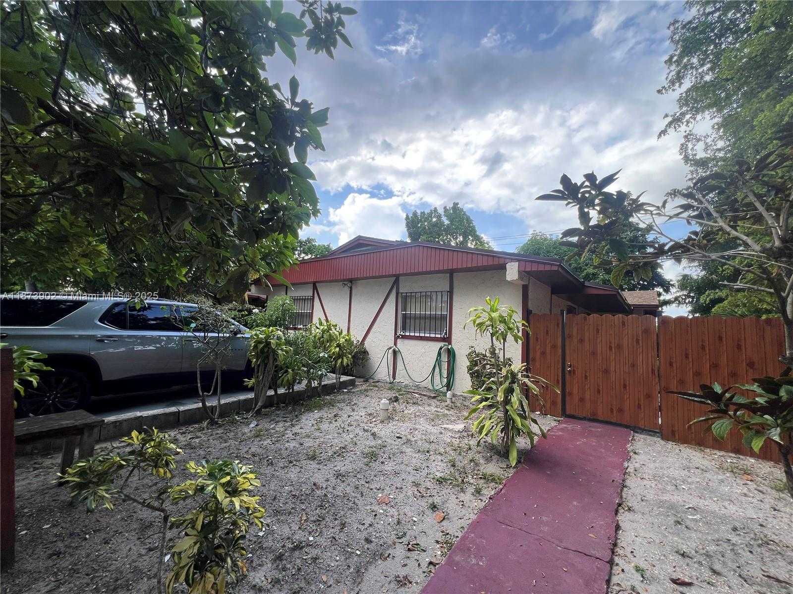 Small Image of 1581 NORTH EAST 117TH ST, Miami Number 22