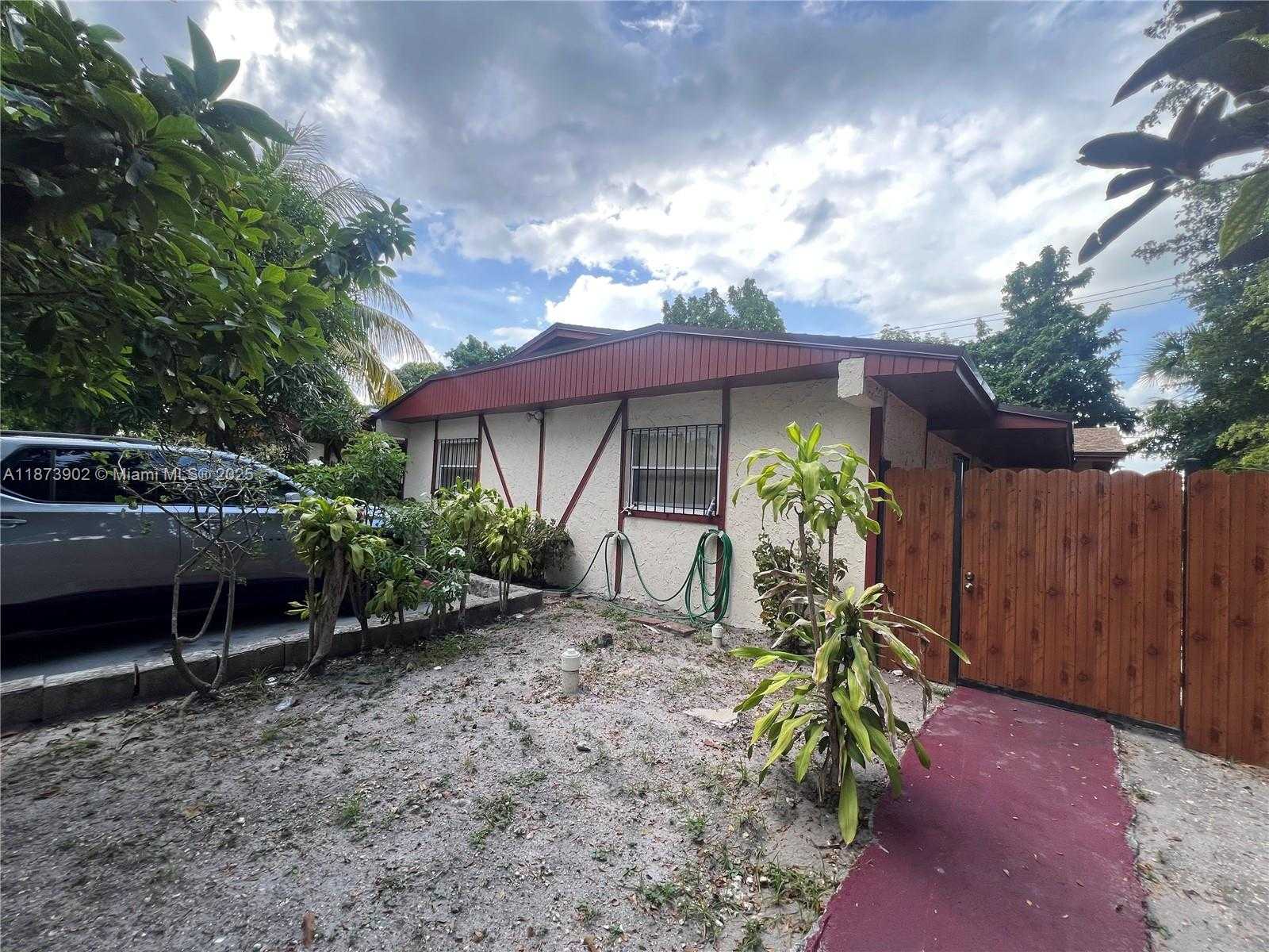 Small Image of 1581 NORTH EAST 117TH ST, Miami Number 3