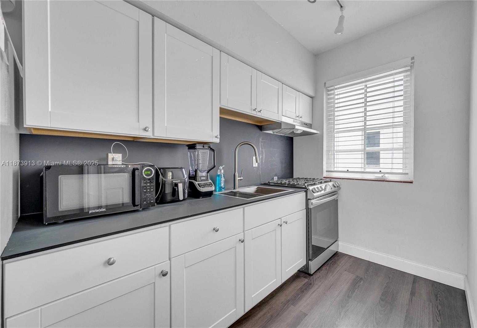 Small Image of 1124 PENNSYLVANIA AVE, Miami Beach Number 19