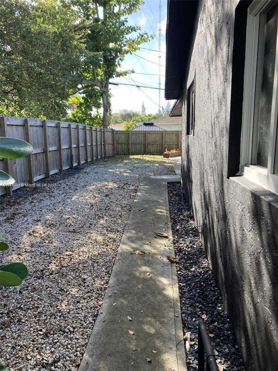 Small Image of 6132 SOUTH WEST 39TH ST #2, Miramar Number 3