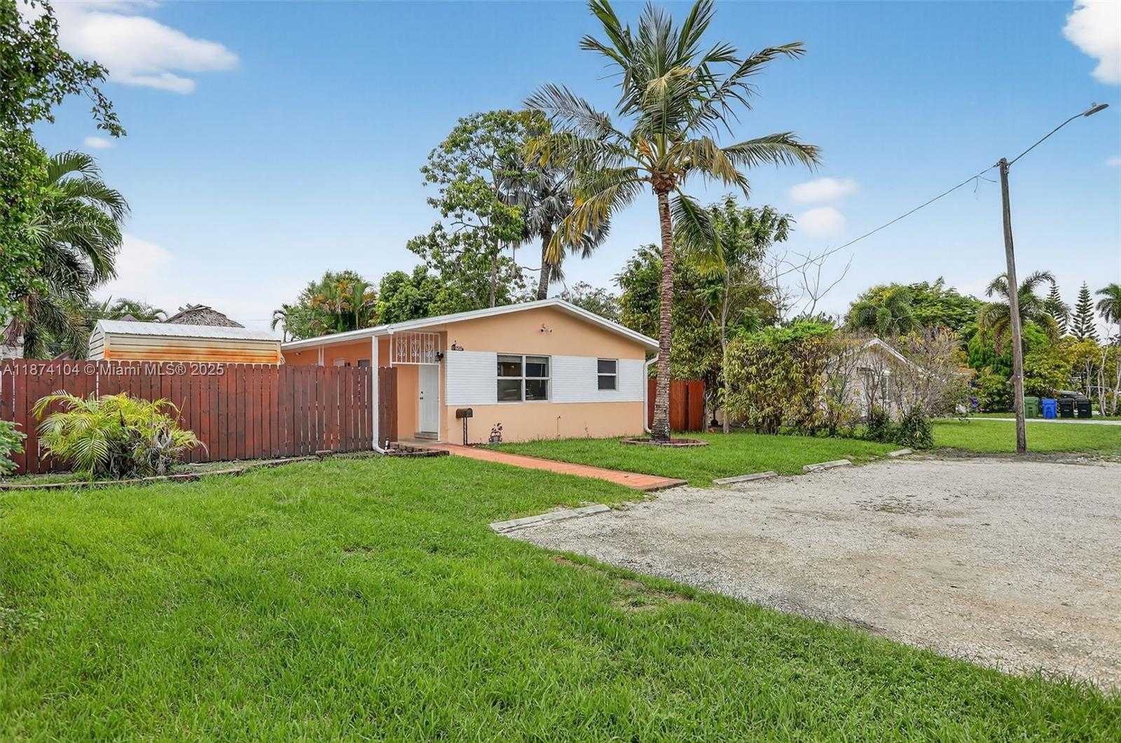 Small Image of 920 SOUTH WEST 30TH ST #3, Fort Lauderdale Number 2