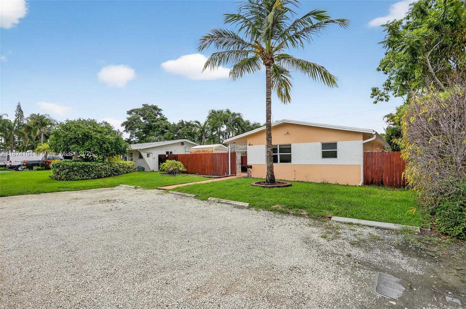 Small Image of 920 SOUTH WEST 30TH ST #3, Fort Lauderdale Number 3