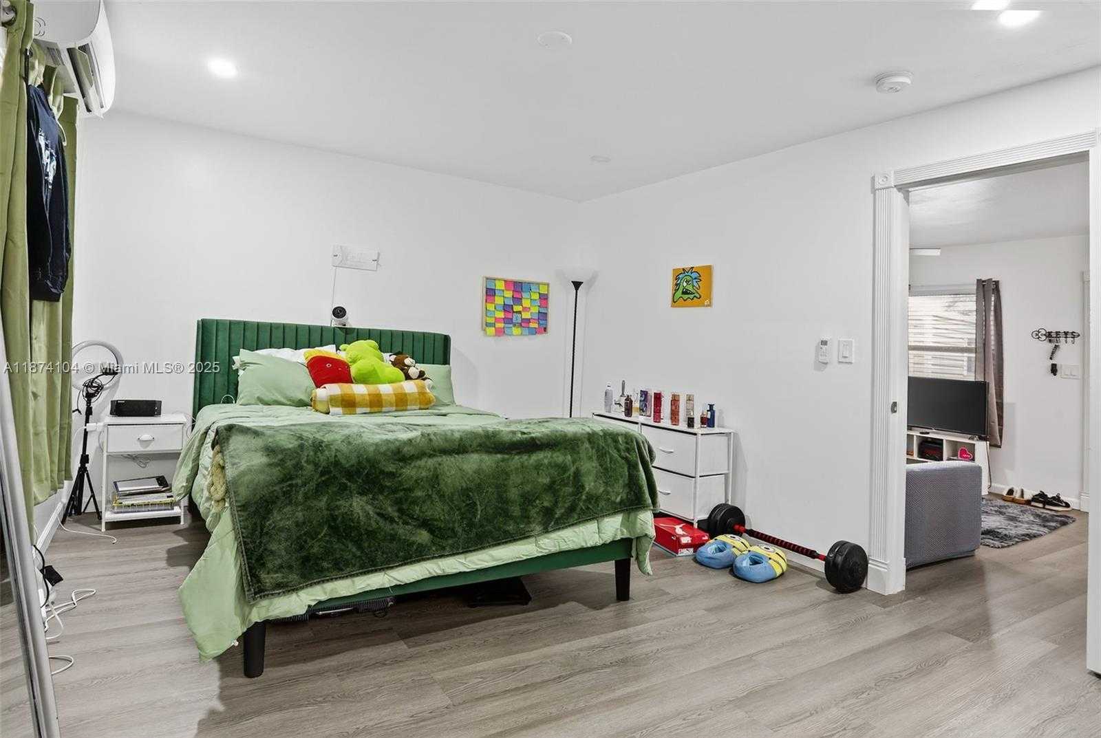 Small Image of 920 SOUTH WEST 30TH ST #3, Fort Lauderdale Number 4