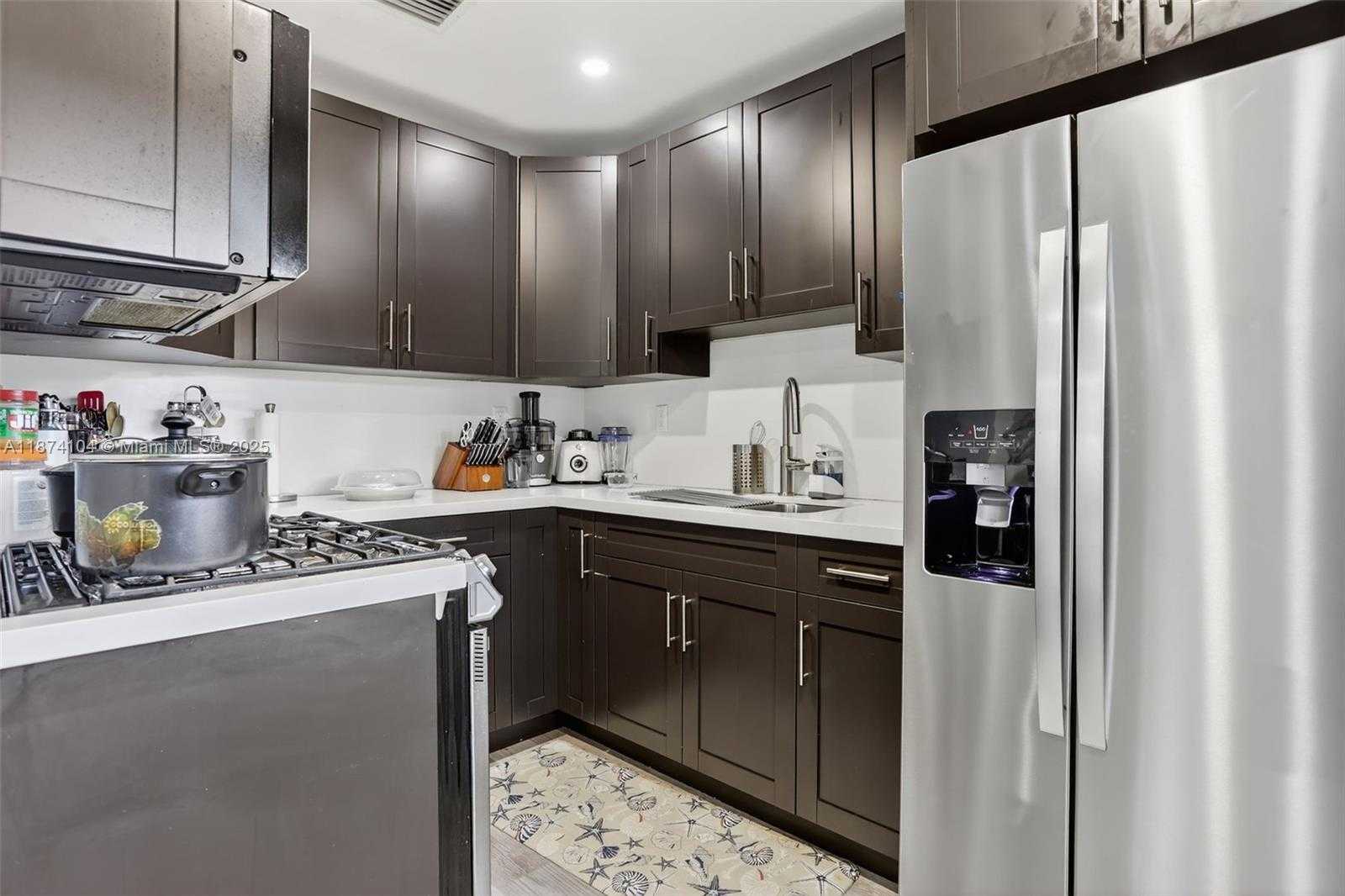 Small Image of 920 SOUTH WEST 30TH ST #3, Fort Lauderdale Number 6
