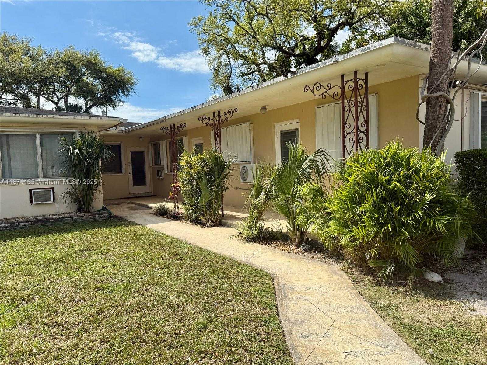 Small Image of 1570 NORTH EAST 130TH ST, North Miami Number 2