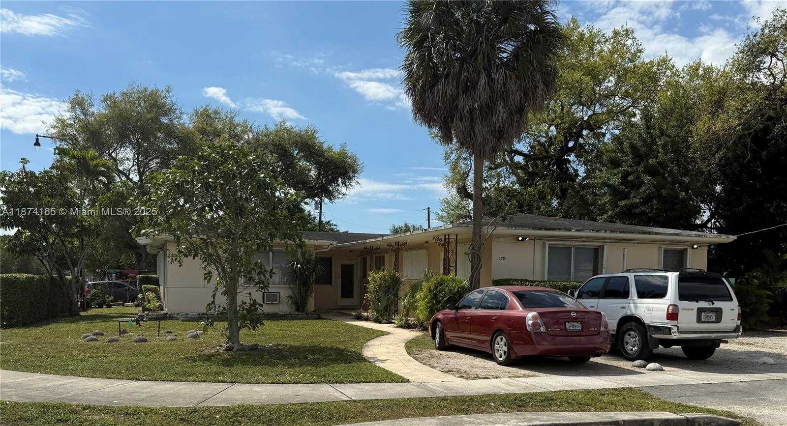 Small Image of 1570 NORTH EAST 130TH ST, North Miami Number 3