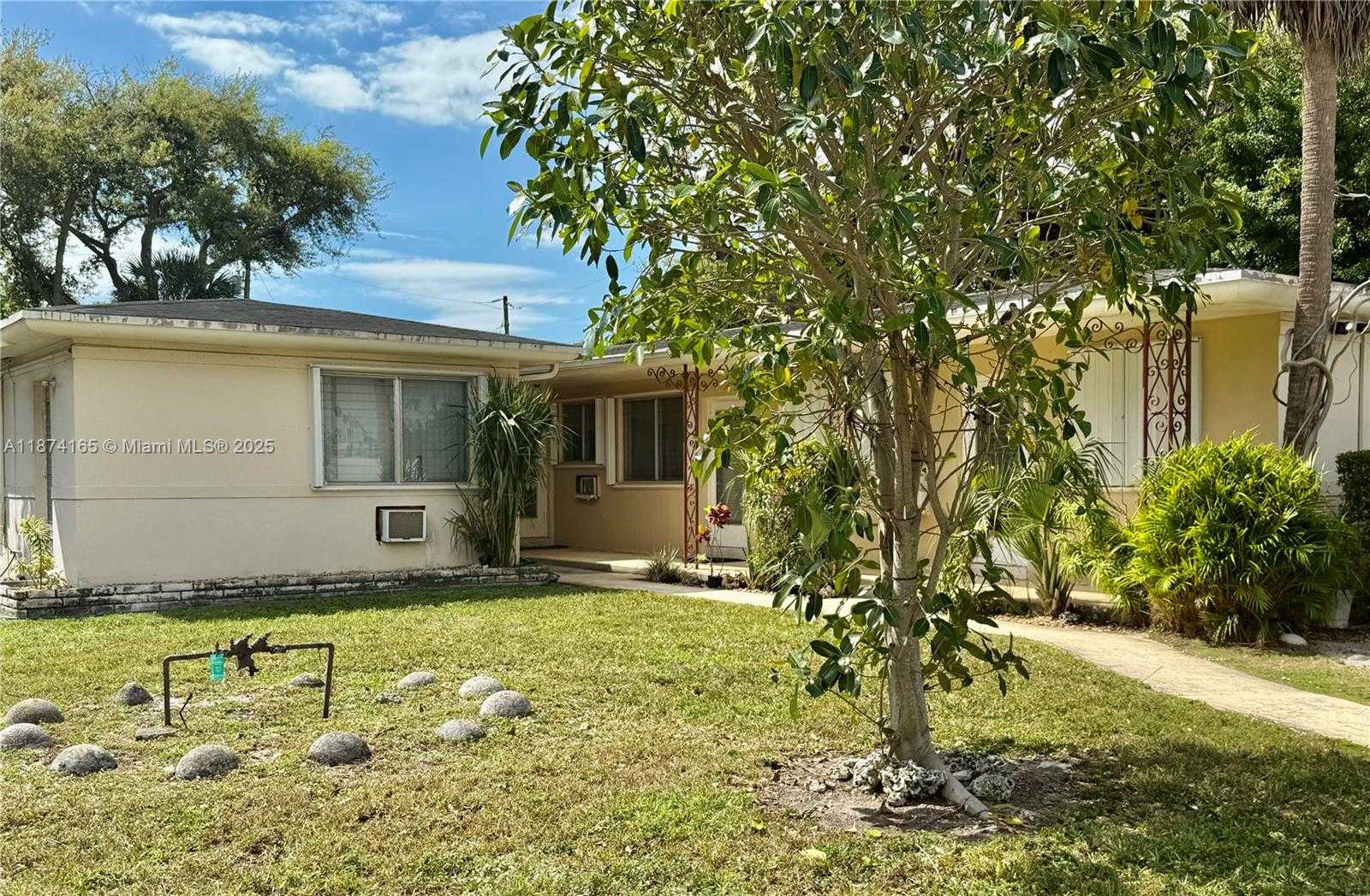 Small Image of 1570 NORTH EAST 130TH ST, North Miami Number 7