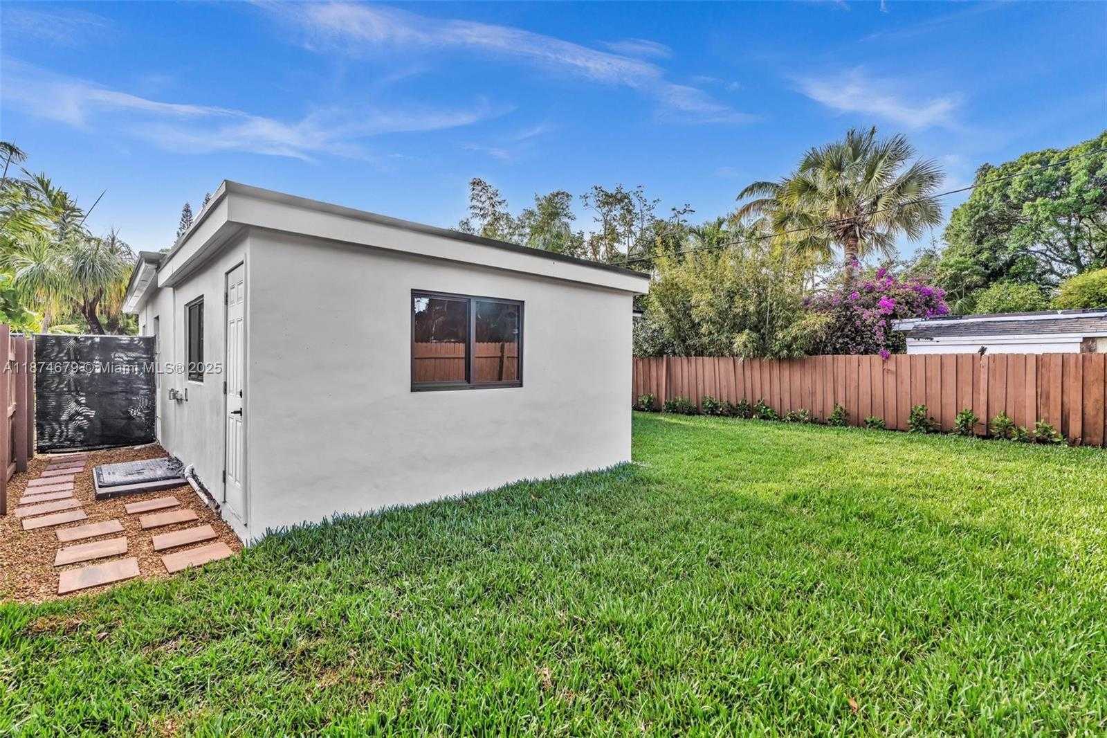 Small Image of 1123 NORTH EAST 1ST AVE #2, Fort Lauderdale Number 25