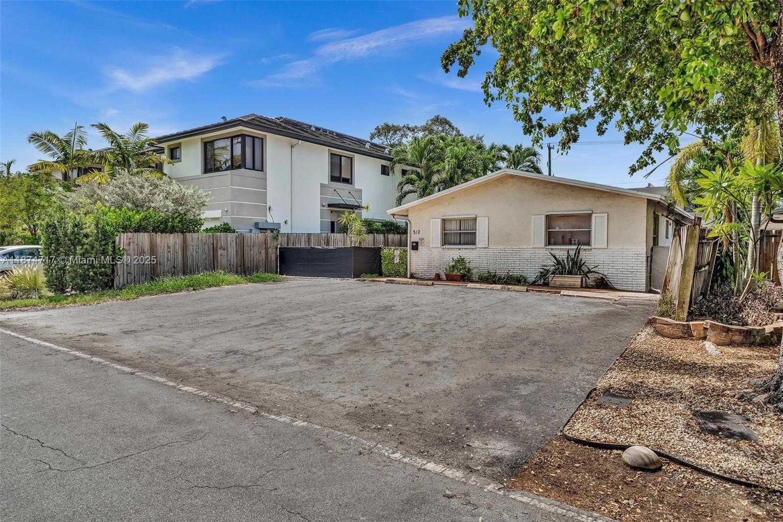 Small Image of 312 SOUTH WEST 9TH ST, Fort Lauderdale Number 2