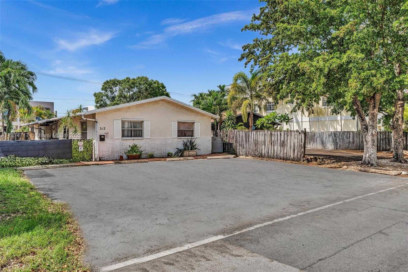 Small Image of 312 SOUTH WEST 9TH ST, Fort Lauderdale Number 3