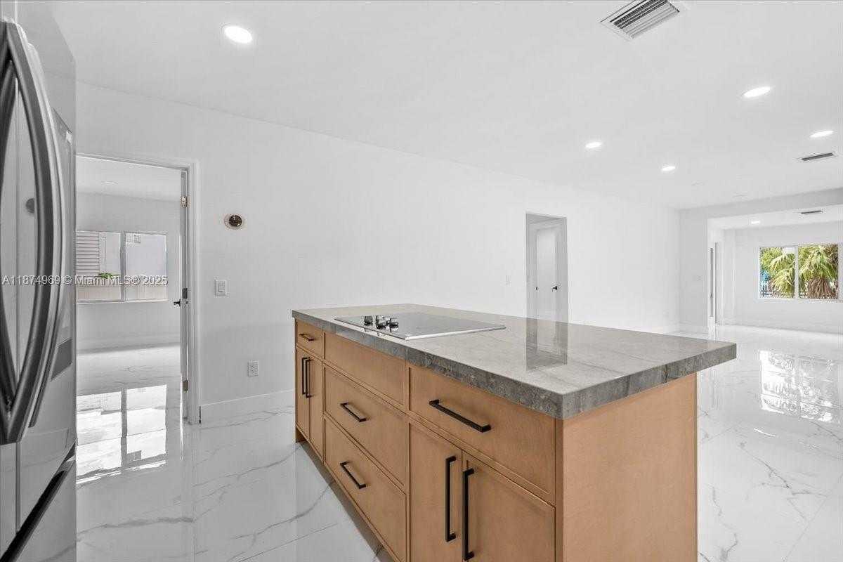 Small Image of 3389 NORTH WEST 14TH AVE #2, Miami Number 6