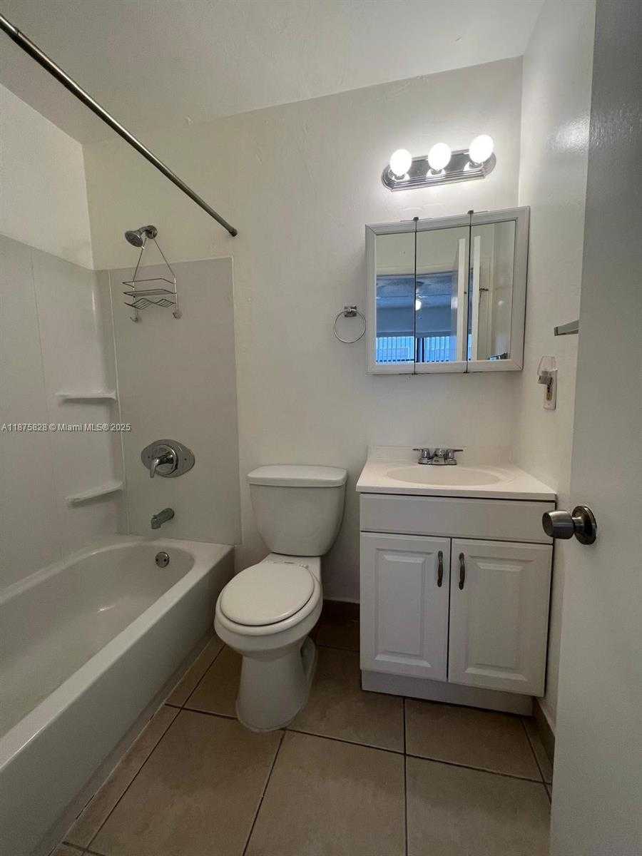Small Image of 1670 HARDING ST, Hollywood Number 12