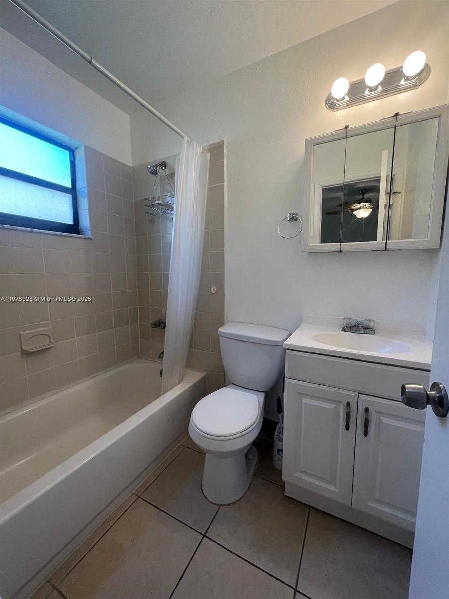 Small Image of 1670 HARDING ST, Hollywood Number 13