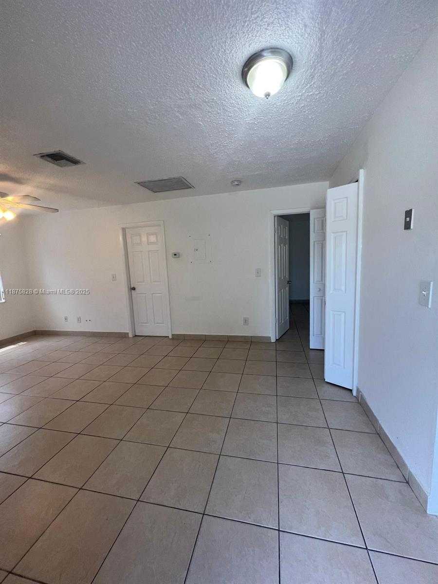 Small Image of 1670 HARDING ST, Hollywood Number 15