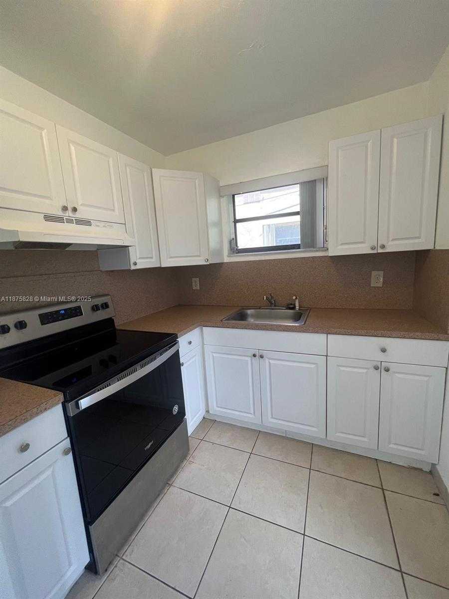 Small Image of 1670 HARDING ST, Hollywood Number 17