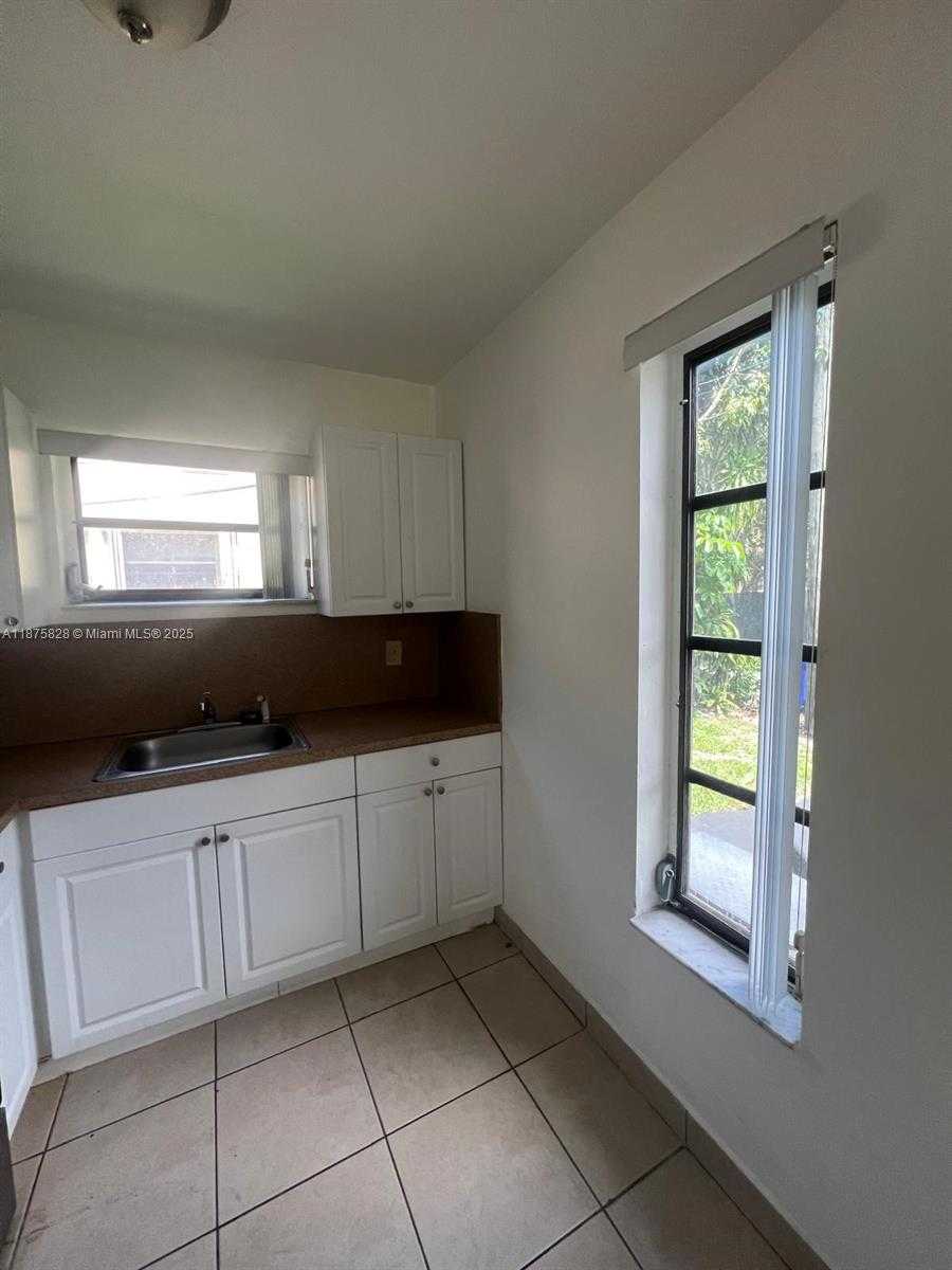 Small Image of 1670 HARDING ST, Hollywood Number 18