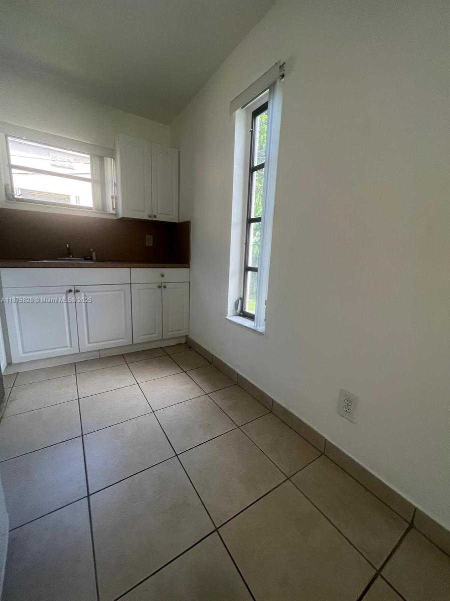Small Image of 1670 HARDING ST, Hollywood Number 19