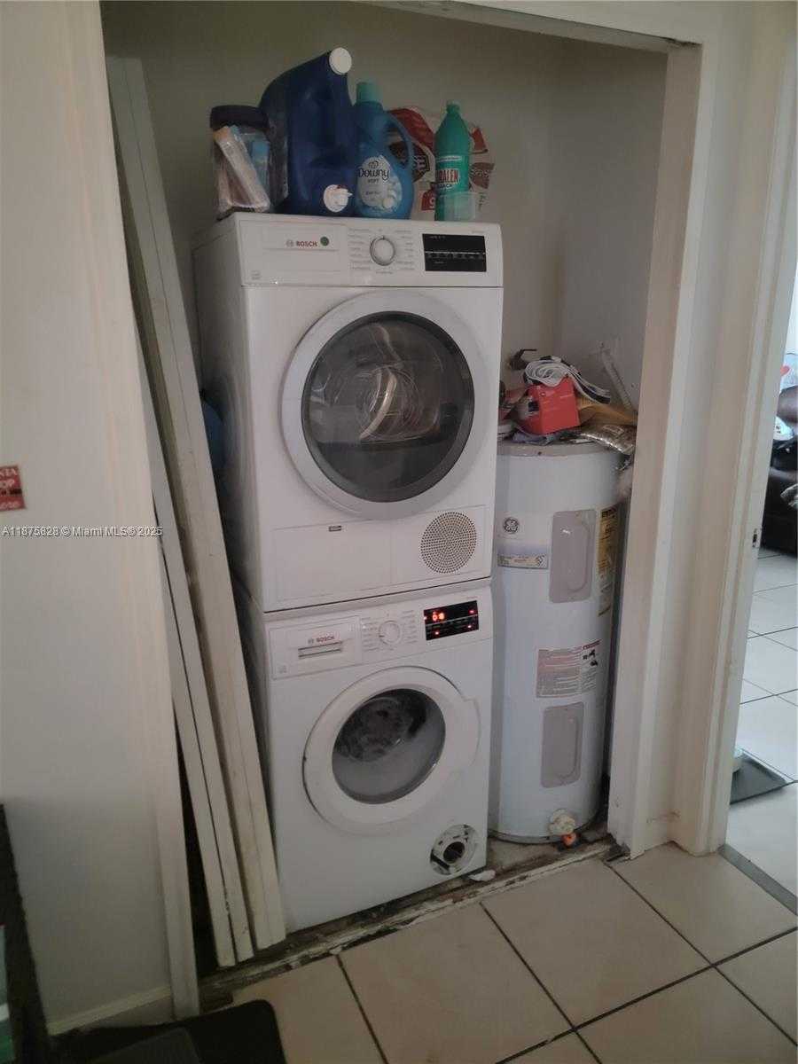 Small Image of 1670 HARDING ST, Hollywood Number 2