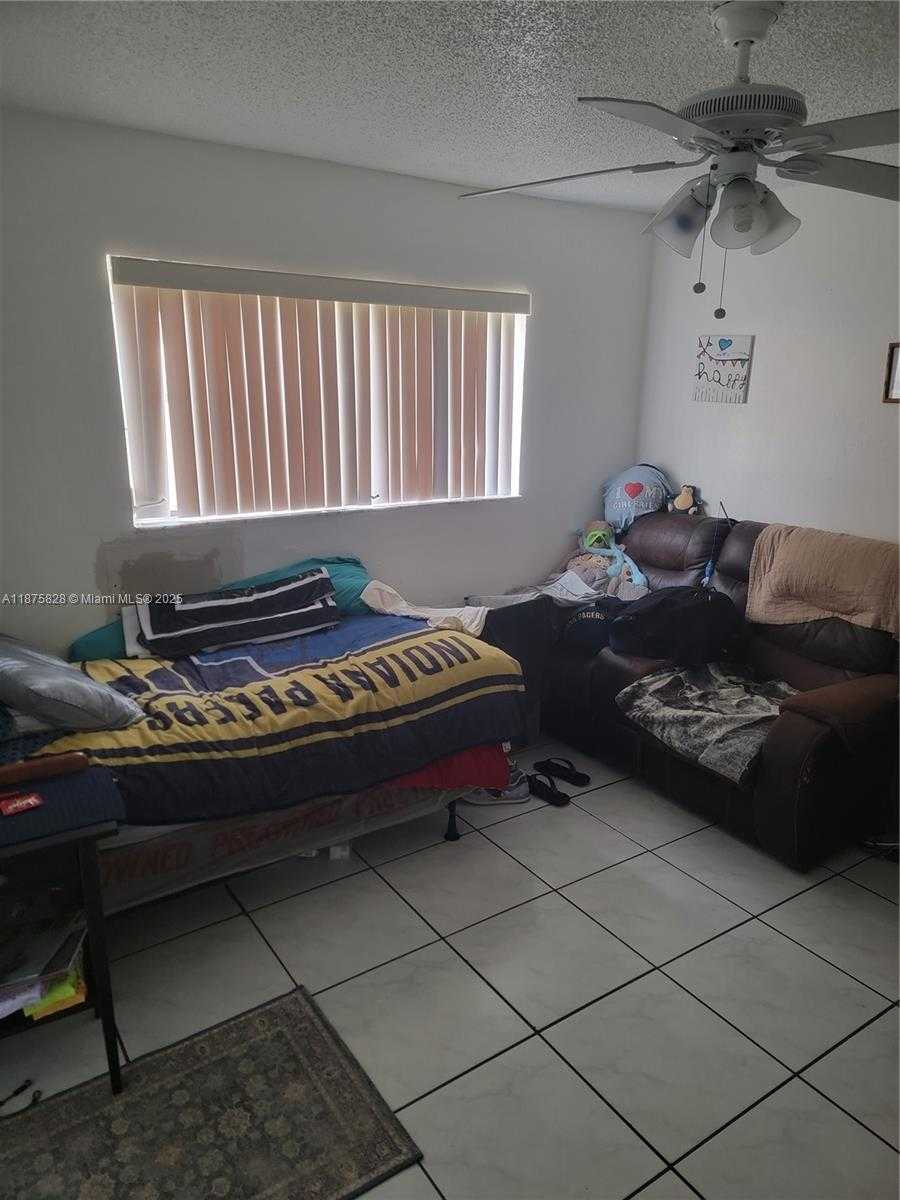 Small Image of 1670 HARDING ST, Hollywood Number 3