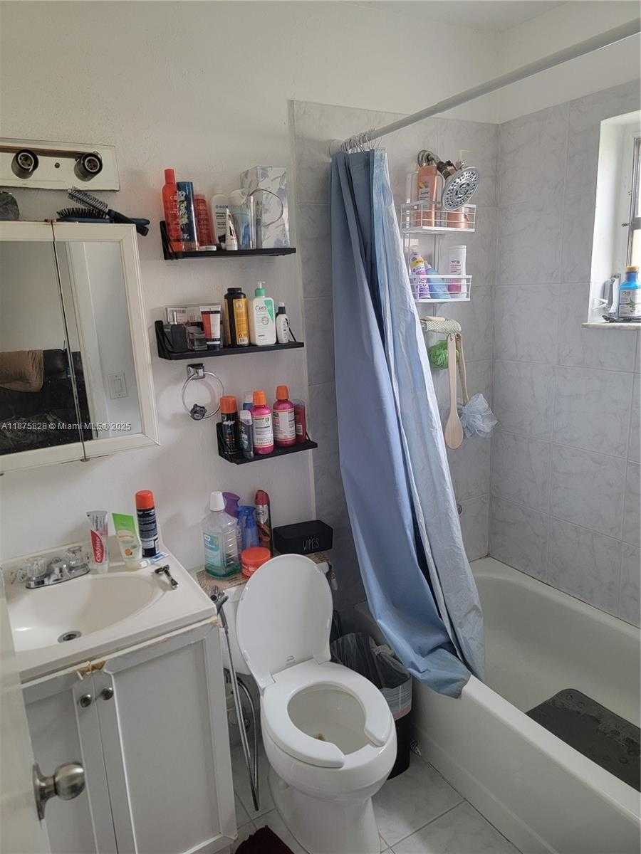 Small Image of 1670 HARDING ST, Hollywood Number 4
