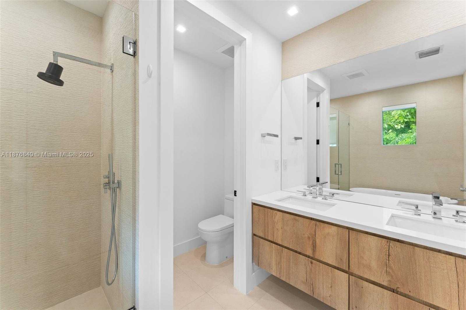 Small Image of 3130 PLAZA ST #2, Miami Number 17