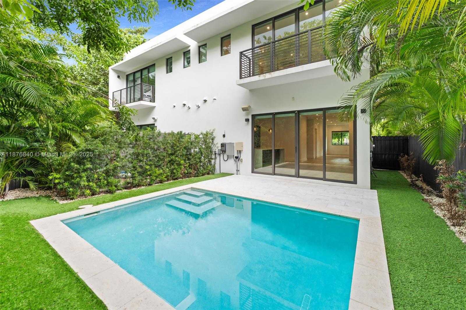 Small Image of 3130 PLAZA ST #2, Miami Number 2