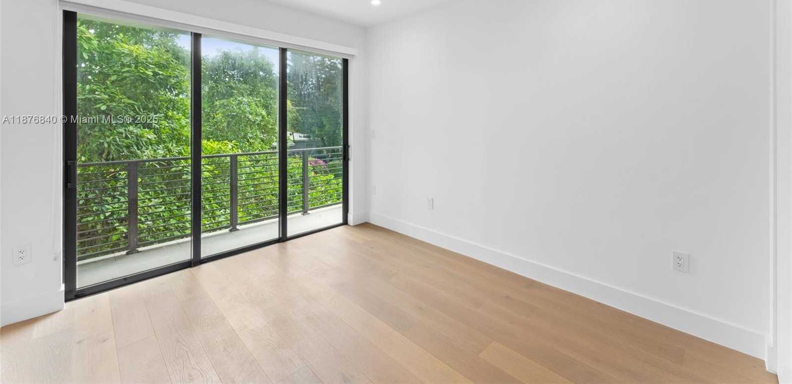 Small Image of 3130 PLAZA ST #2, Miami Number 20