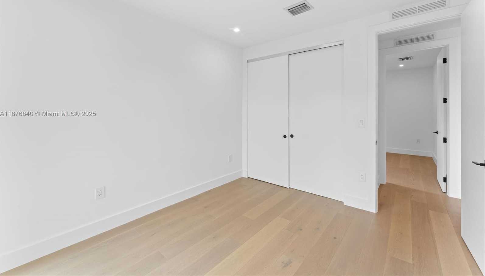 Small Image of 3130 PLAZA ST #2, Miami Number 21