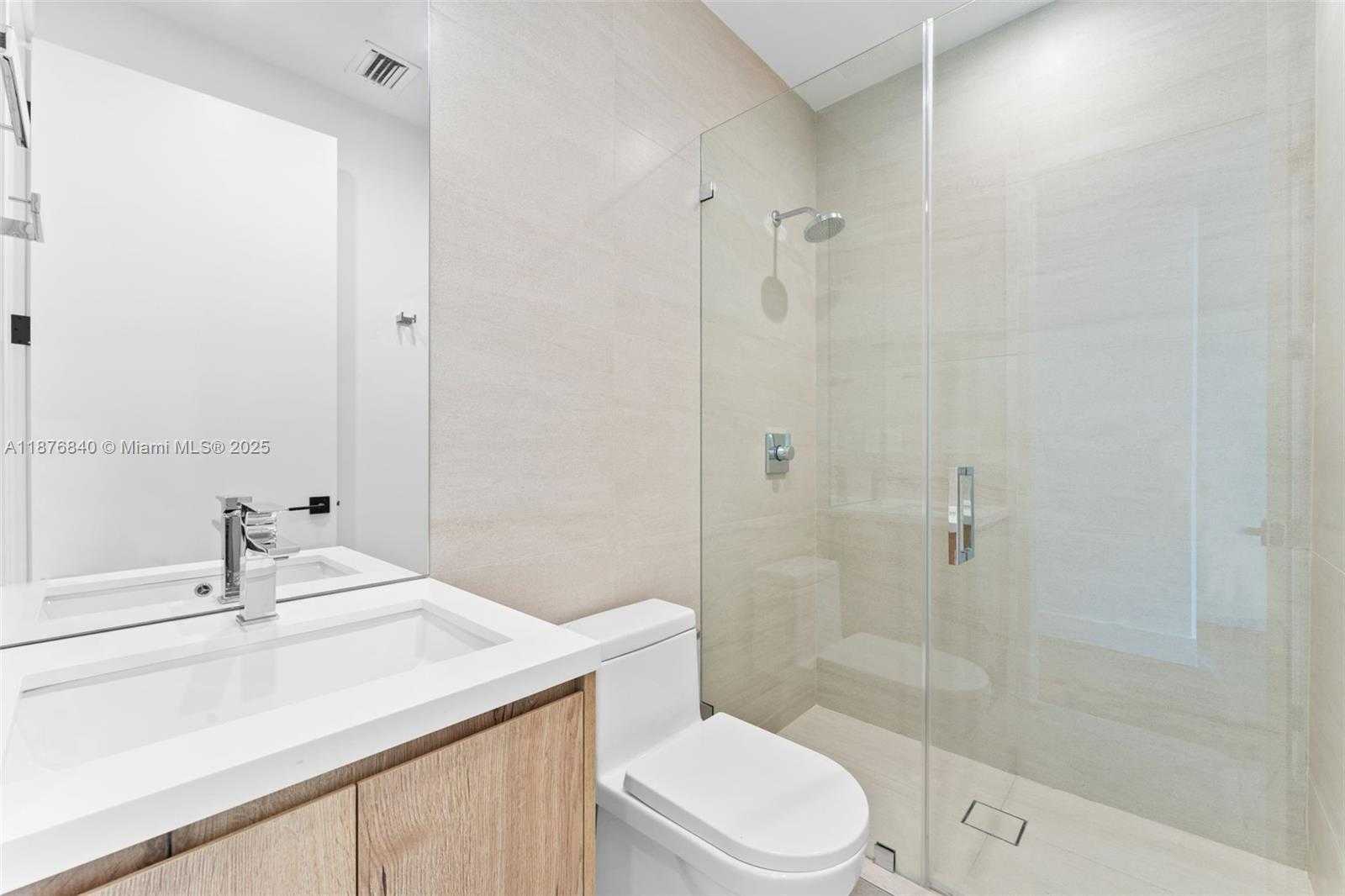 Small Image of 3130 PLAZA ST #2, Miami Number 22